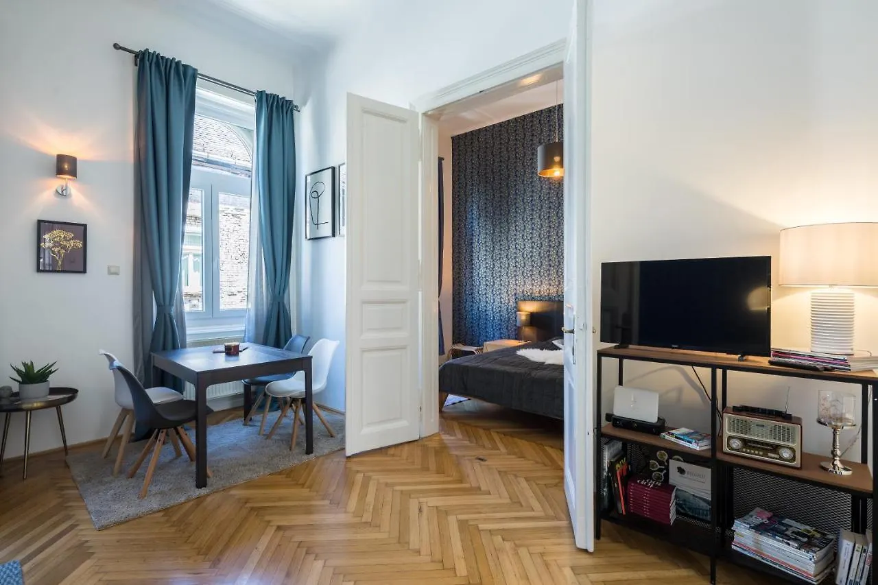 Double Blue Apartment In Budapest Downtown